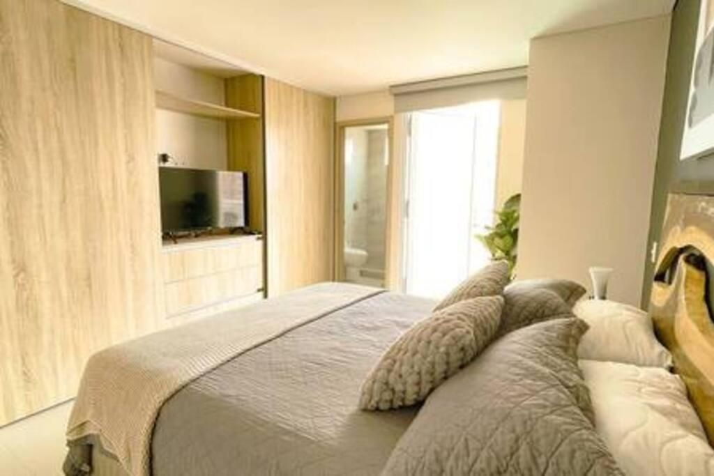 Luxury View, 3