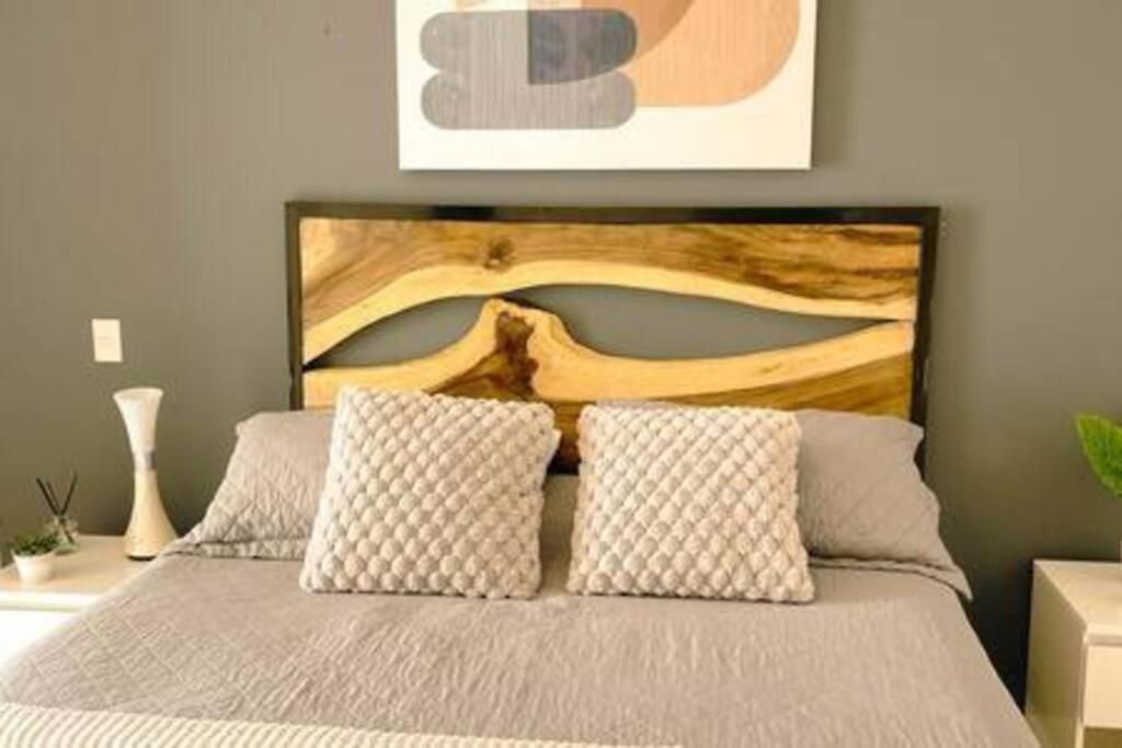 Luxury View, 3